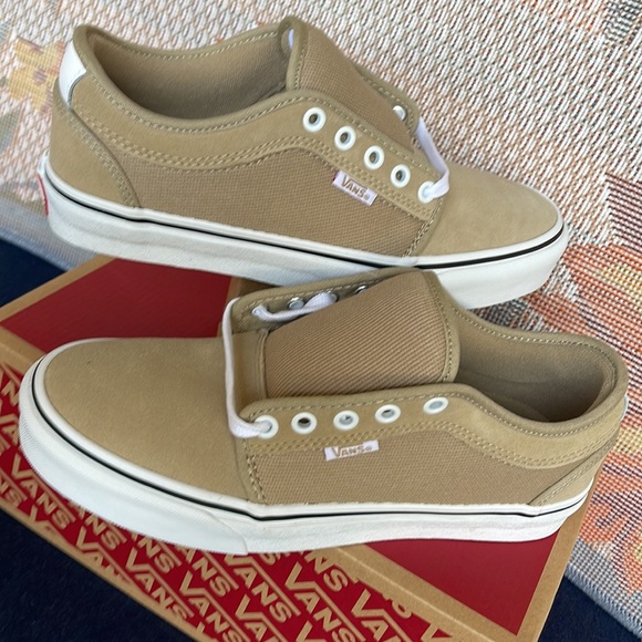 Vans WMNS Chukka Low
Incense/White
VN0A5HEX3BW
Sneakers - Picture 11 of 16